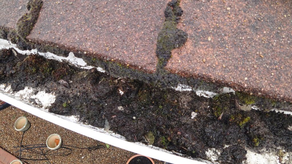 Gutter cleaning in bromley, kent and surrounding areas. Beckenham, west wickham, chislehurst